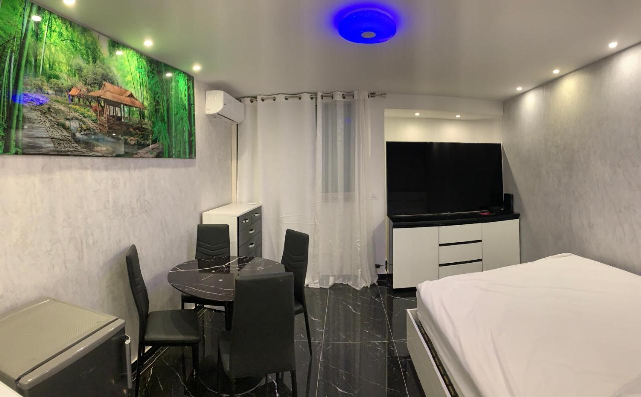 Appartement Les Pieds Dans L'Eau Saint-Laurent-du-Var Exteriör bild