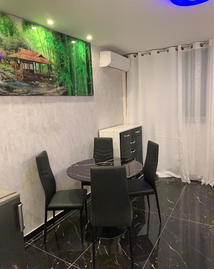 Appartement Les Pieds Dans L'Eau Saint-Laurent-du-Var Exteriör bild